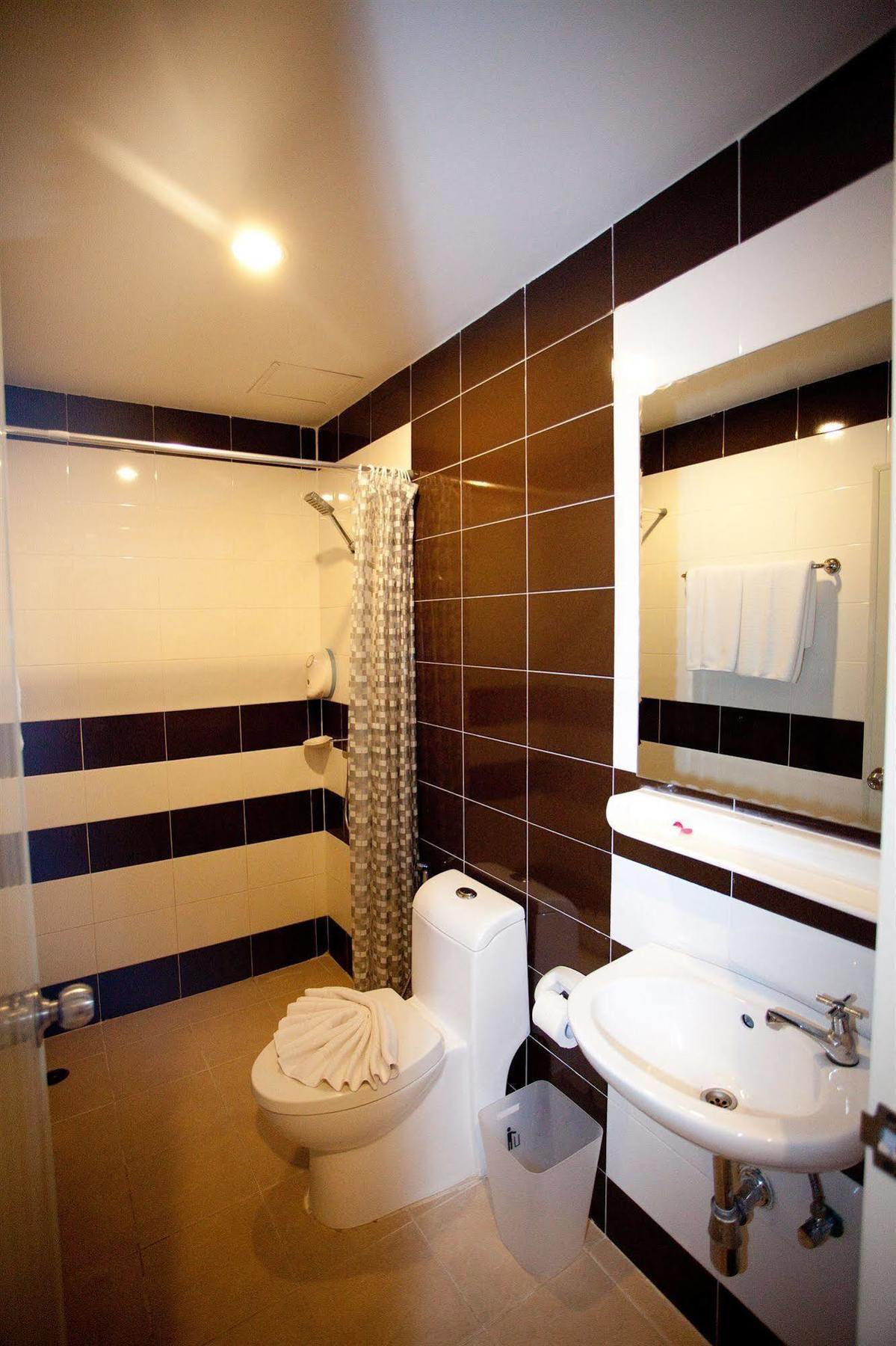 Studio Patong By Icheck Inn Phuket Exterior foto